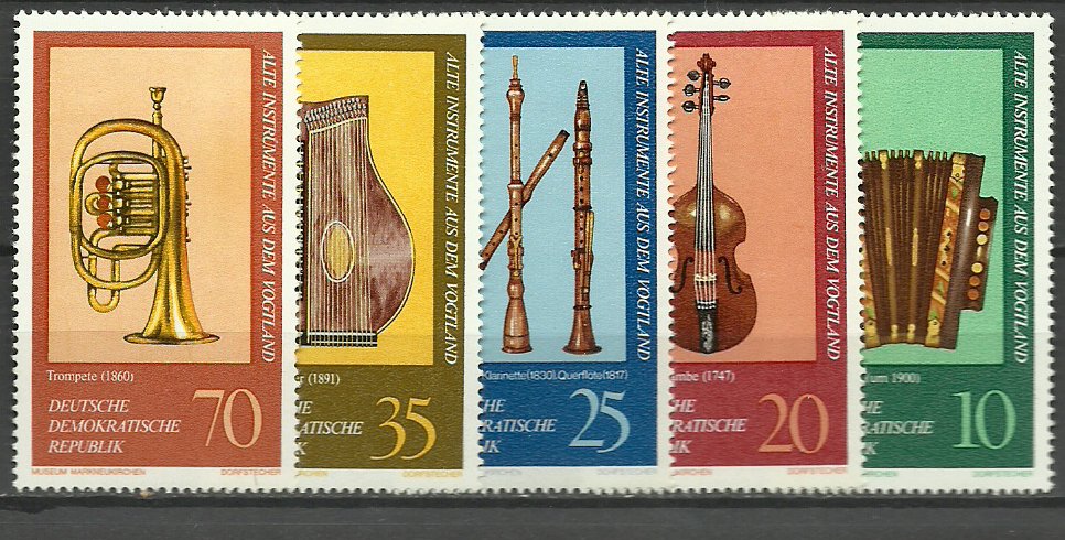 DDR 1977 - instrumente muzicale, serie neuzata